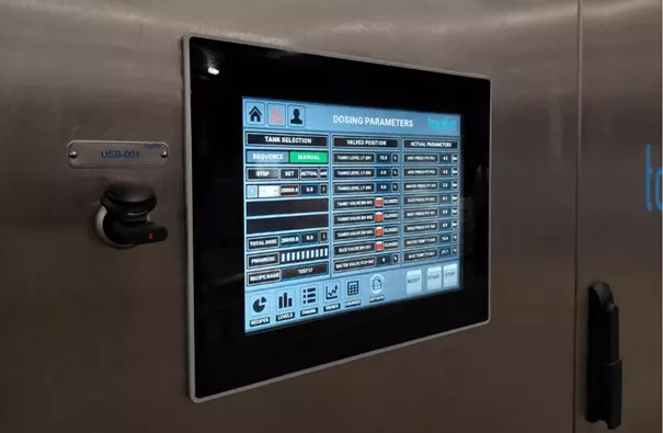 Ekran Menedżera Mieszania z wyborem sekwencji napełniania i informacjami o stanie.